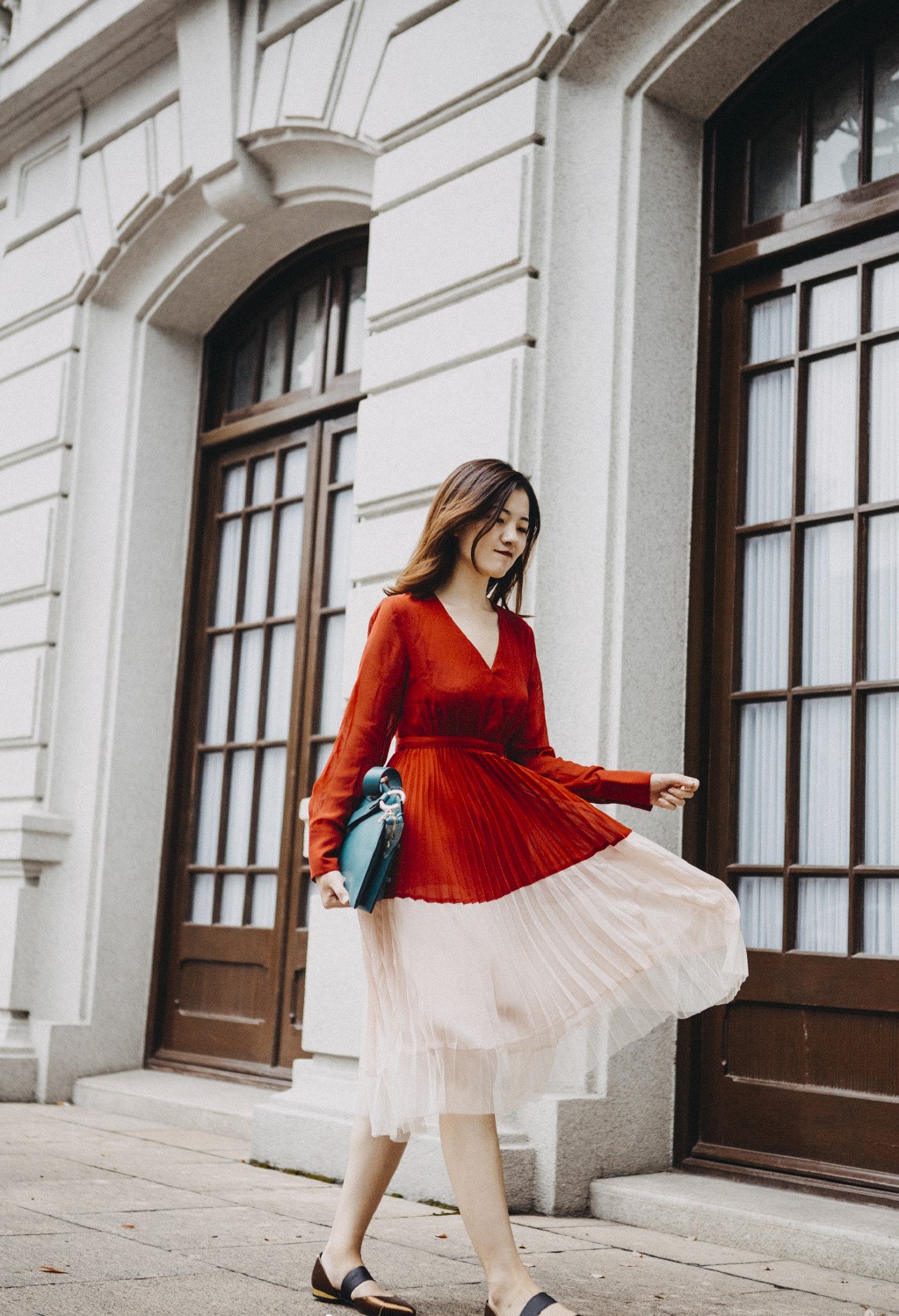 v字领搭配什么假领好看,v字领太长怎么搭