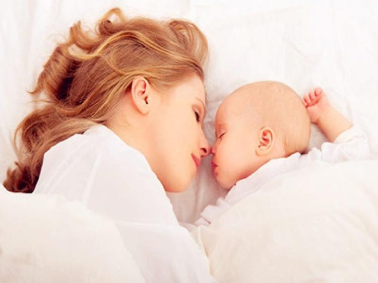 如何防止宝宝睡偏头及补救方法,宝宝偏头长大后能圆回来吗