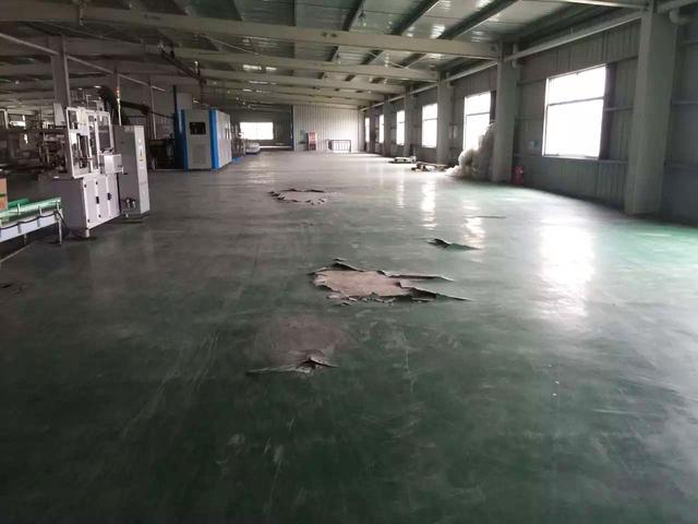 自流平水泥抗裂,水泥自流平开裂空鼓什么原因