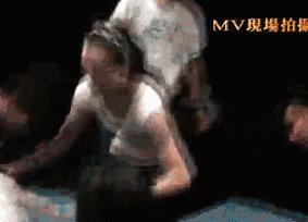 怀孕崩溃狂奔，秃顶还在拍戏，杨幂赵丽颖你们可以退下么？