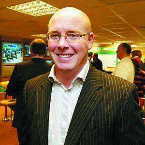 弄垮一家200多年的银行只需要不到2年时间,这个人还能写书获利