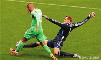 那些门将的神级扑救,足坛门将那些不可超越的瞬间