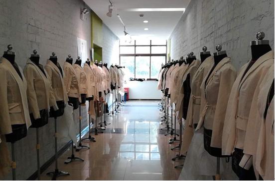 中国大学生模特服装大赛决赛,服装设计大赛现场裁剪