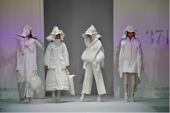 中国大学生模特服装大赛决赛,服装设计大赛现场裁剪