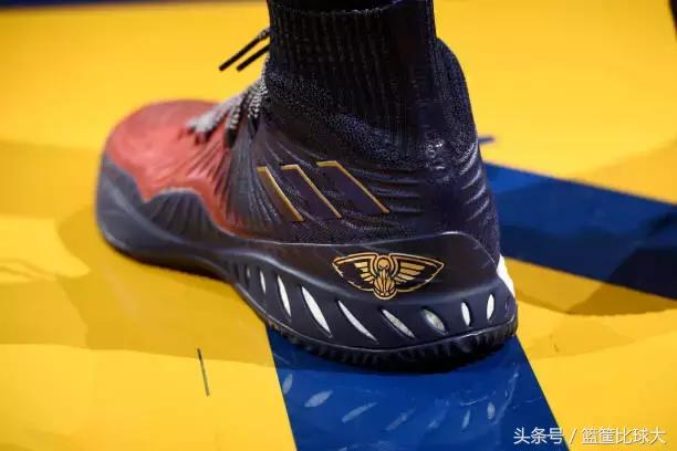 曼巴精神的对决！4月29日NBA赛场球鞋赏析