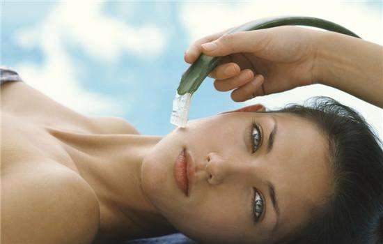 芦荟抹脸有什么作用,芦荟抹脸有什么效果