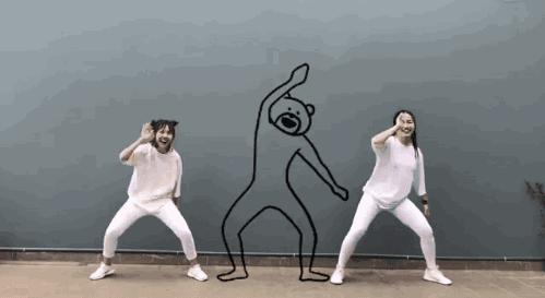 为什么小白鞋洗了晒干后会变黄,帆布小白鞋洗了晒干变黄怎么清洗