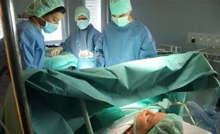 女人经期量少怎么调理吃什么药,月经量少怎么食补调理最有效