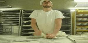 面包店做面包一般用什么机器,面包房必备的烘烤设备和工具