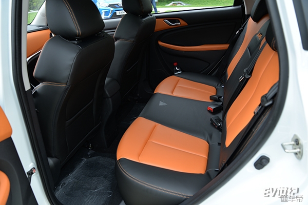 江铃新能源e400的优缺点,江铃易至ev400纯电动汽车价格