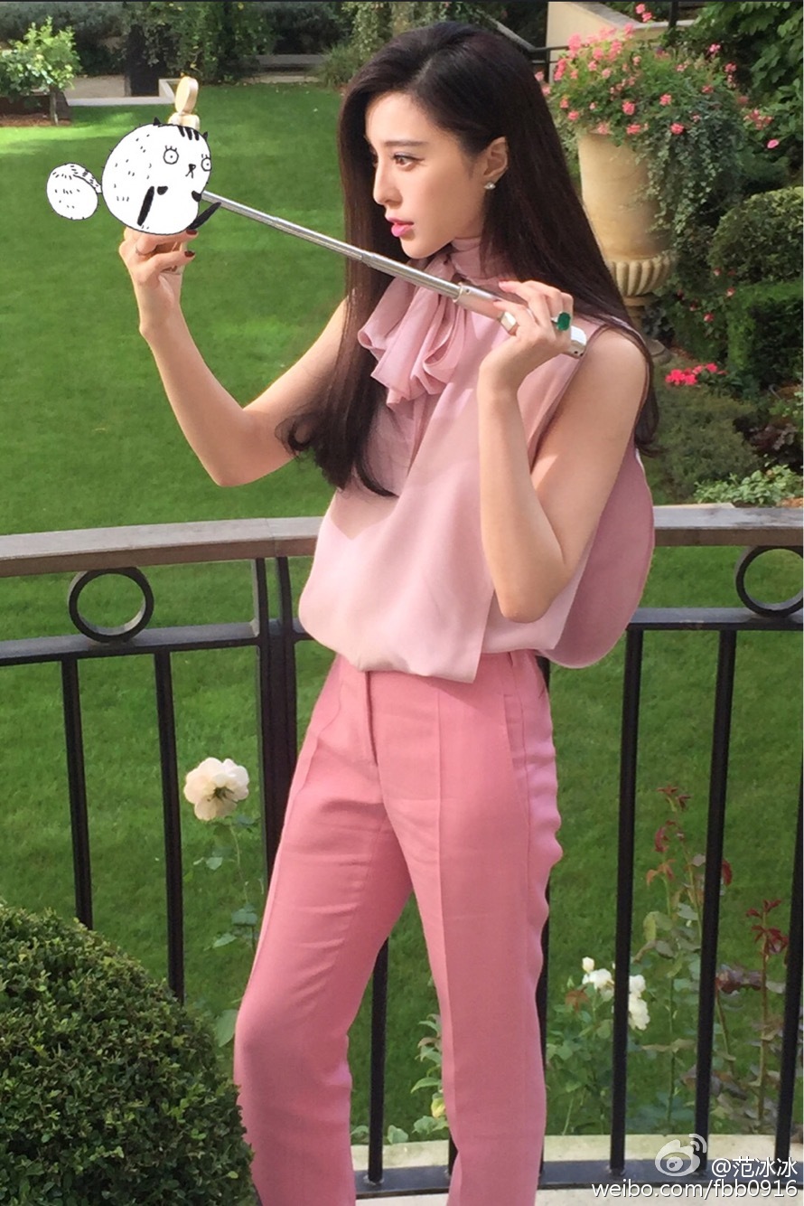 范冰冰热情的亲吻！让多少旁人羡慕死了