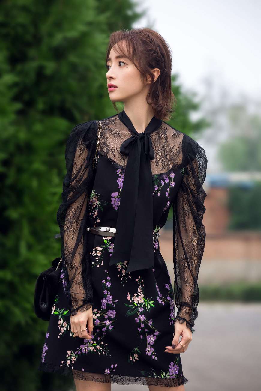 胡冰卿牛仔裤有几层链条,胡冰卿牛仔裤图片