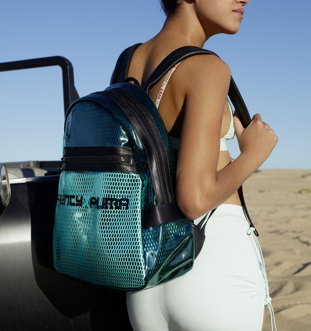 蕾哈娜打造赛车风比基尼,PUMA新装辣得冒烟