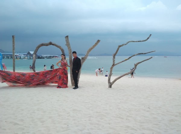 鍥涙湀骞胯タ椋庢櫙,鍥涙湀娴峰崡瀹炴媿