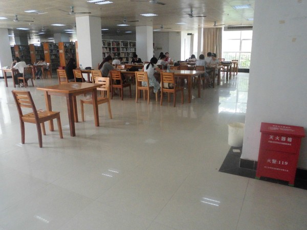 鍥涙湀骞胯タ椋庢櫙,鍥涙湀娴峰崡瀹炴媿