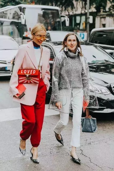 爱买衣服的女人有两个优点,爱买衣服的女人有多好视频