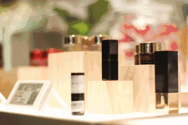 网易考拉在杭州开首个线下店，第一天货架就被扫光了