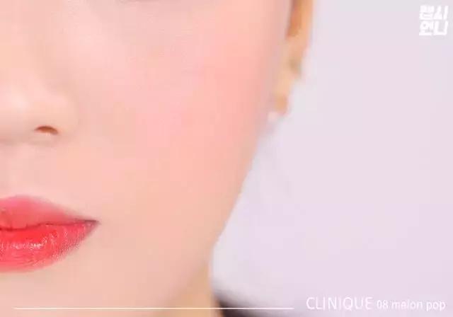 韩妞的春日少女秘笈：继雀斑妆、醉酒妆后，又来了心形腮红！