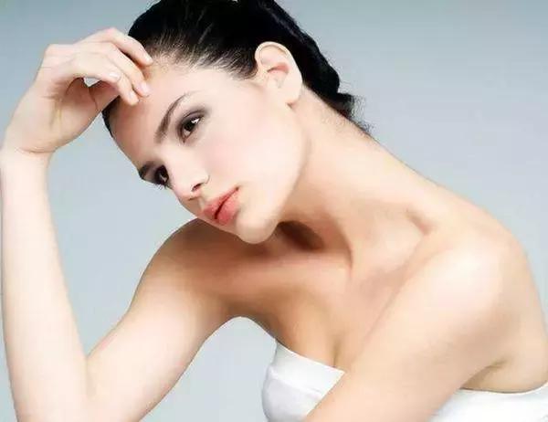 女的经常内裤很脏是白带吗,女性老是内裤里有白带