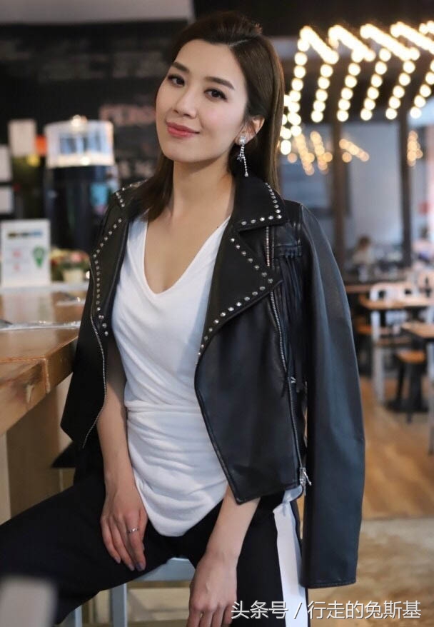 入行15年却在TVB颗粒无收，凭实力获美国双影后，新剧遭虐打！