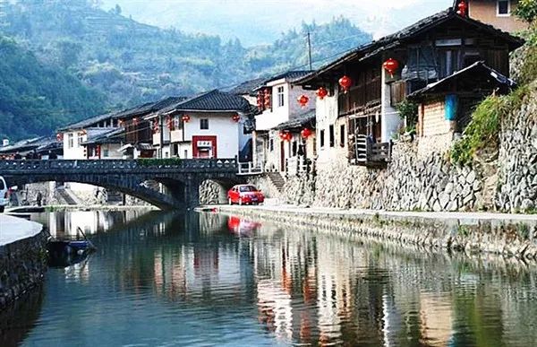 离厦门200公里的城市,离厦门十来分钟的小城