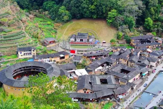 离厦门200公里的城市,离厦门十来分钟的小城