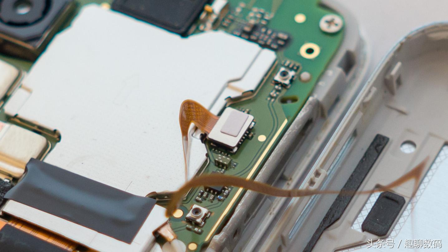 荣耀畅玩5c如何换电池,荣耀畅玩5c电池更换教程