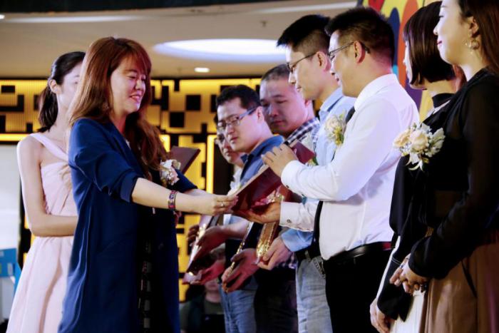 00后萌娃来当道！让我们拭目以待……