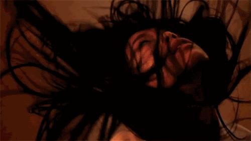 如何握住方向盘,怎么握住方向盘手才不会酸疼