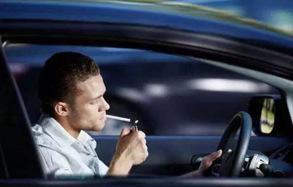 如何握住方向盘,怎么握住方向盘手才不会酸疼