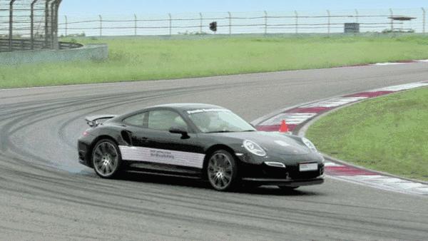 如何握住方向盘,怎么握住方向盘手才不会酸疼