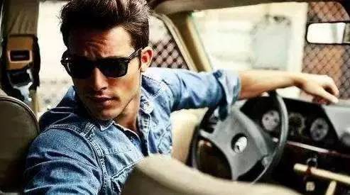 如何握住方向盘,怎么握住方向盘手才不会酸疼