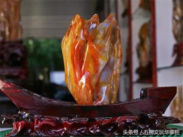 低品质的玉石会越戴越有光泽吗,有瑕疵的玉石能戴得油润吗