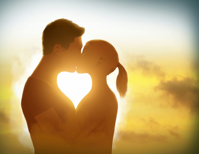 女生左手中指和右手无名指戴戒指,女生左手中指戒指的含义与戴法