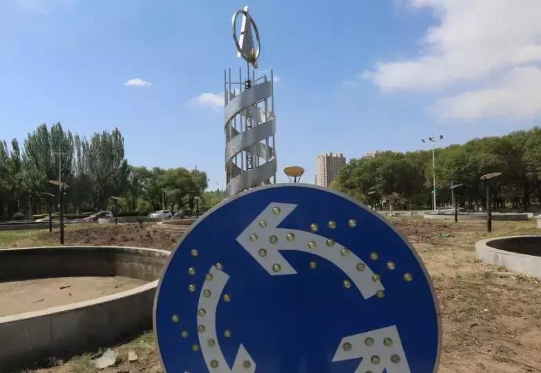 别了！包头极具地标性的雕塑之一北方奔驰“旋律”