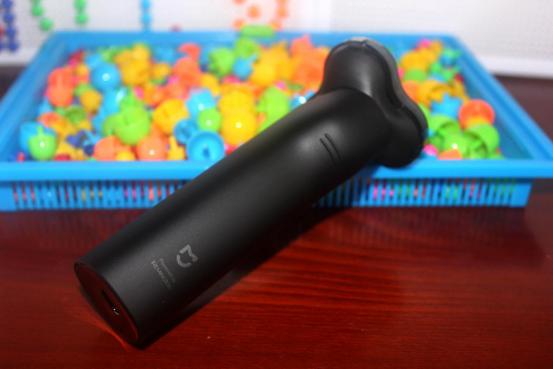 199元买的小米米家电动剃须刀，这些设计让人很意外