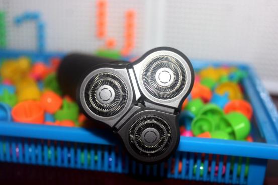 199元买的小米米家电动剃须刀，这些设计让人很意外