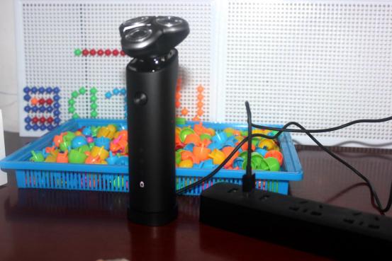 199元买的小米米家电动剃须刀，这些设计让人很意外