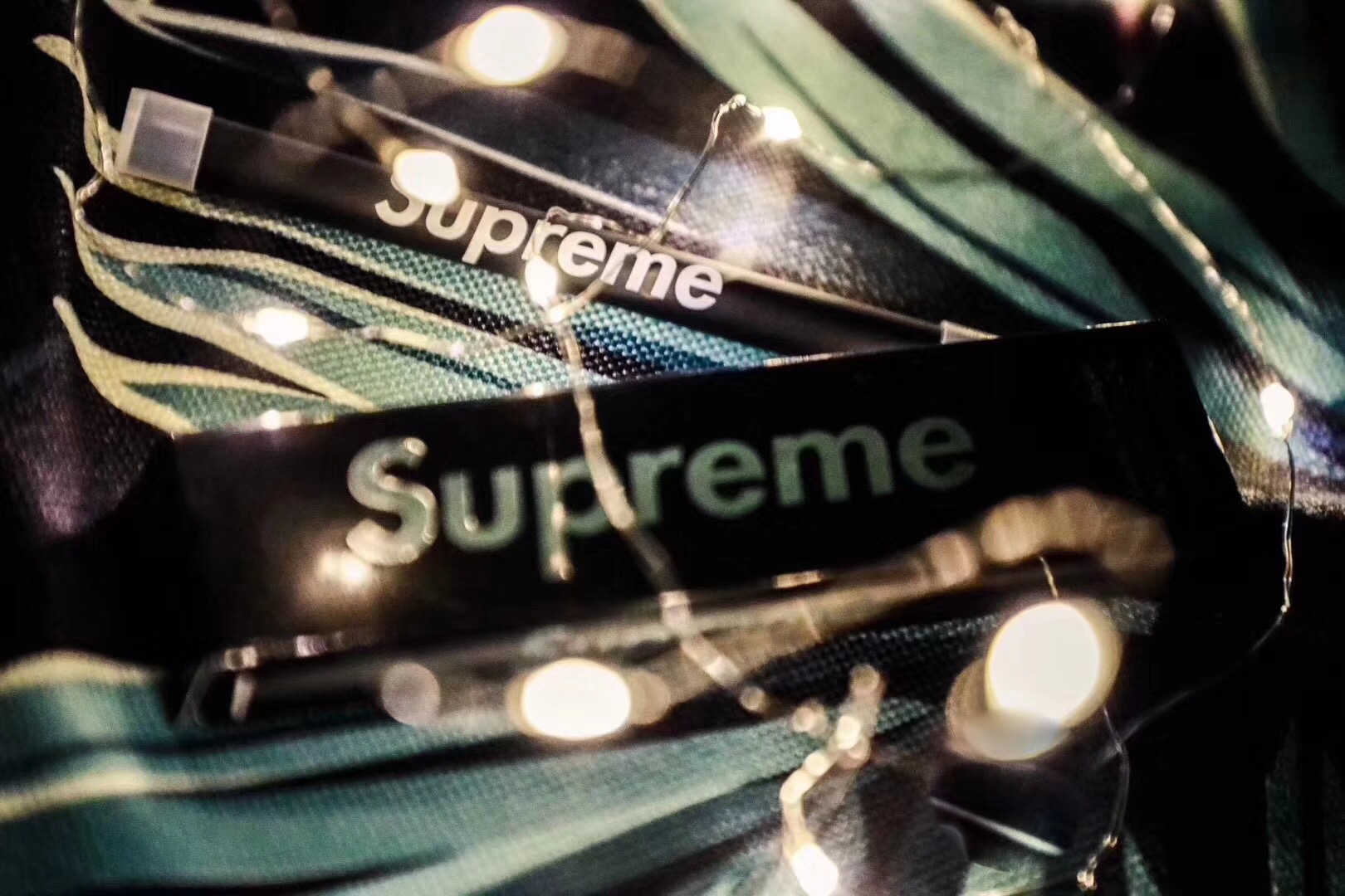 蒸汽火车头怎么能少了Supreme？跨界大王进军*子烟电**界