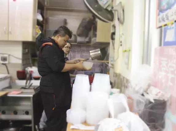 结婚12年，台湾夫妻在厦大旁开了家“黑”店，专治小确丧……