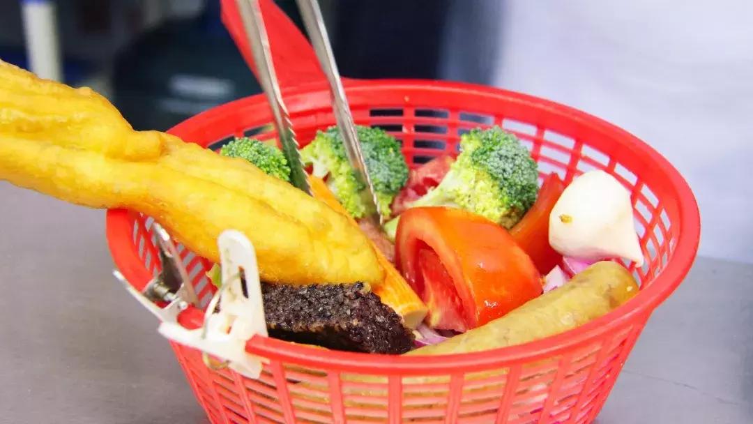 结婚12年，台湾夫妻在厦大旁开了家“黑”店，专治小确丧……