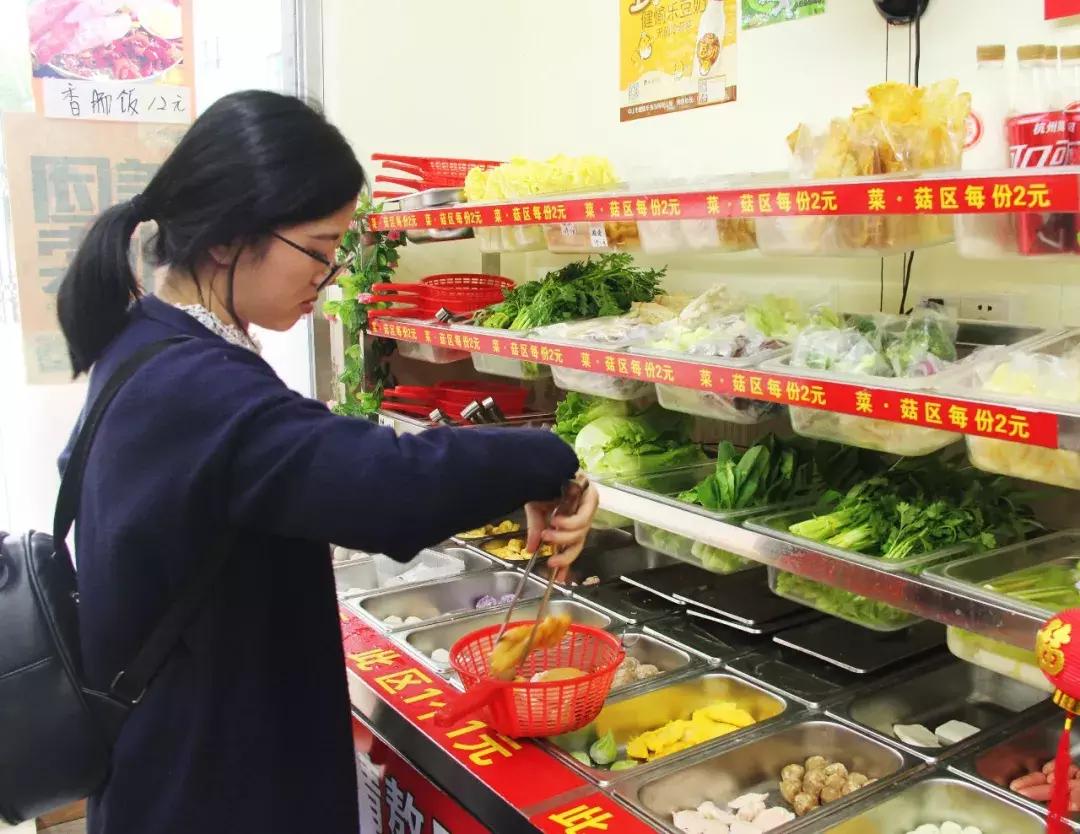 结婚12年，台湾夫妻在厦大旁开了家“黑”店，专治小确丧……