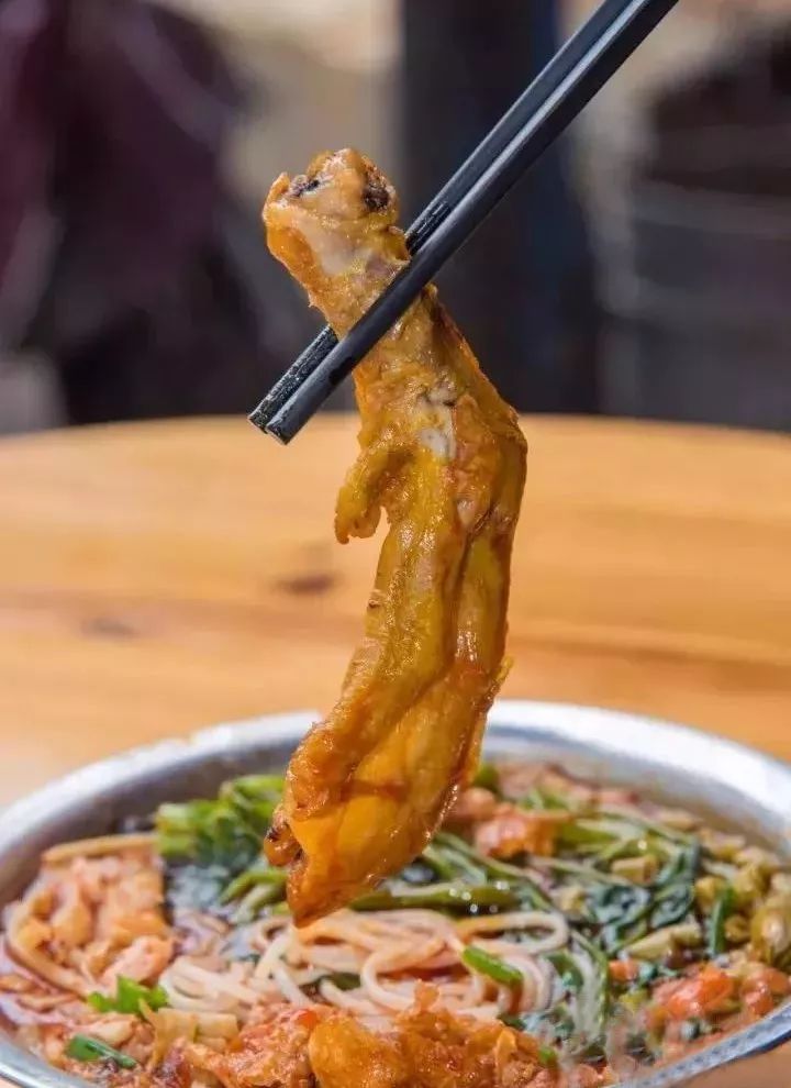 柳州螺蛳粉小城记忆,一碗螺蛳粉来一座城