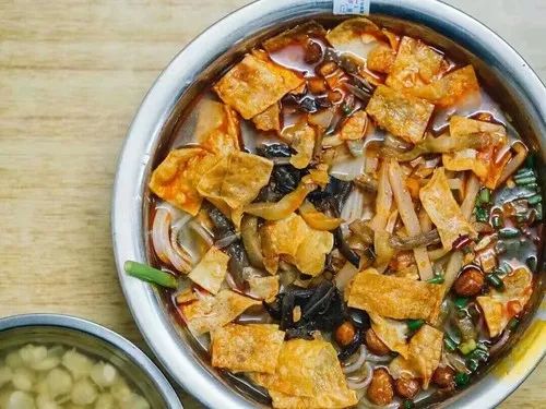 柳州螺蛳粉小城记忆,一碗螺蛳粉来一座城