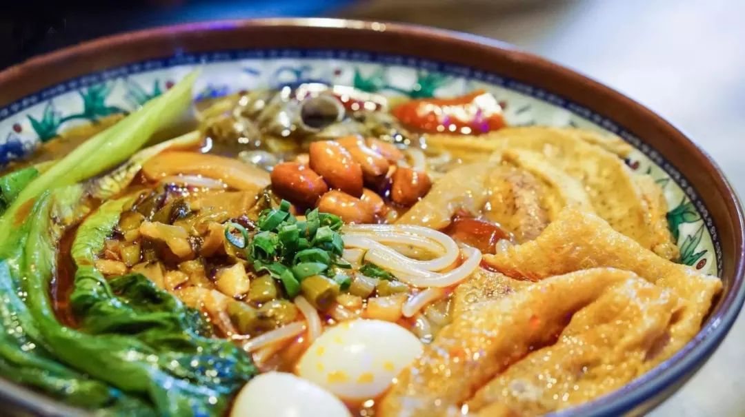 柳州螺蛳粉小城记忆,一碗螺蛳粉来一座城