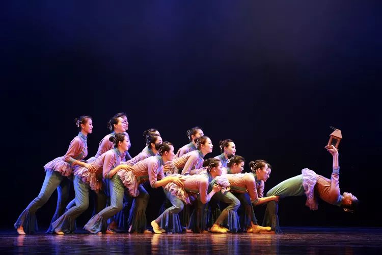 人民剧场二人转大舞台票价,人民艺术剧场