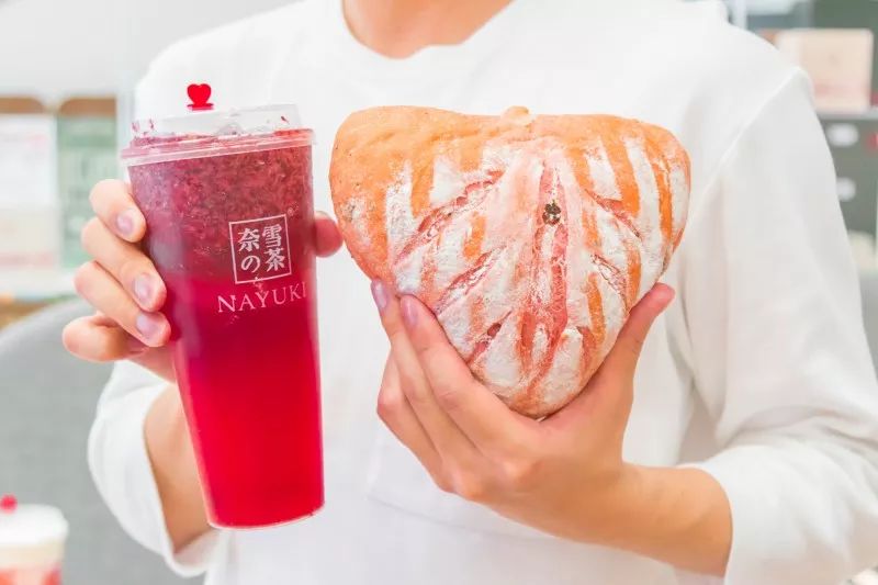 魔都第2家奈雪终于开了，还带来霸气杨梅，喝了会上瘾！