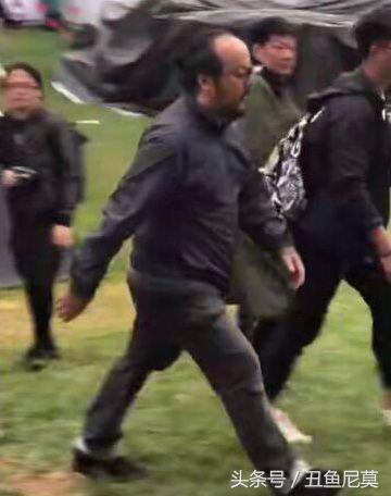 王菲早年现场唱歌,王菲年轻时颁奖典礼唱歌