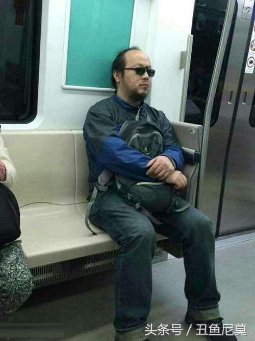 王菲早年现场唱歌,王菲年轻时颁奖典礼唱歌