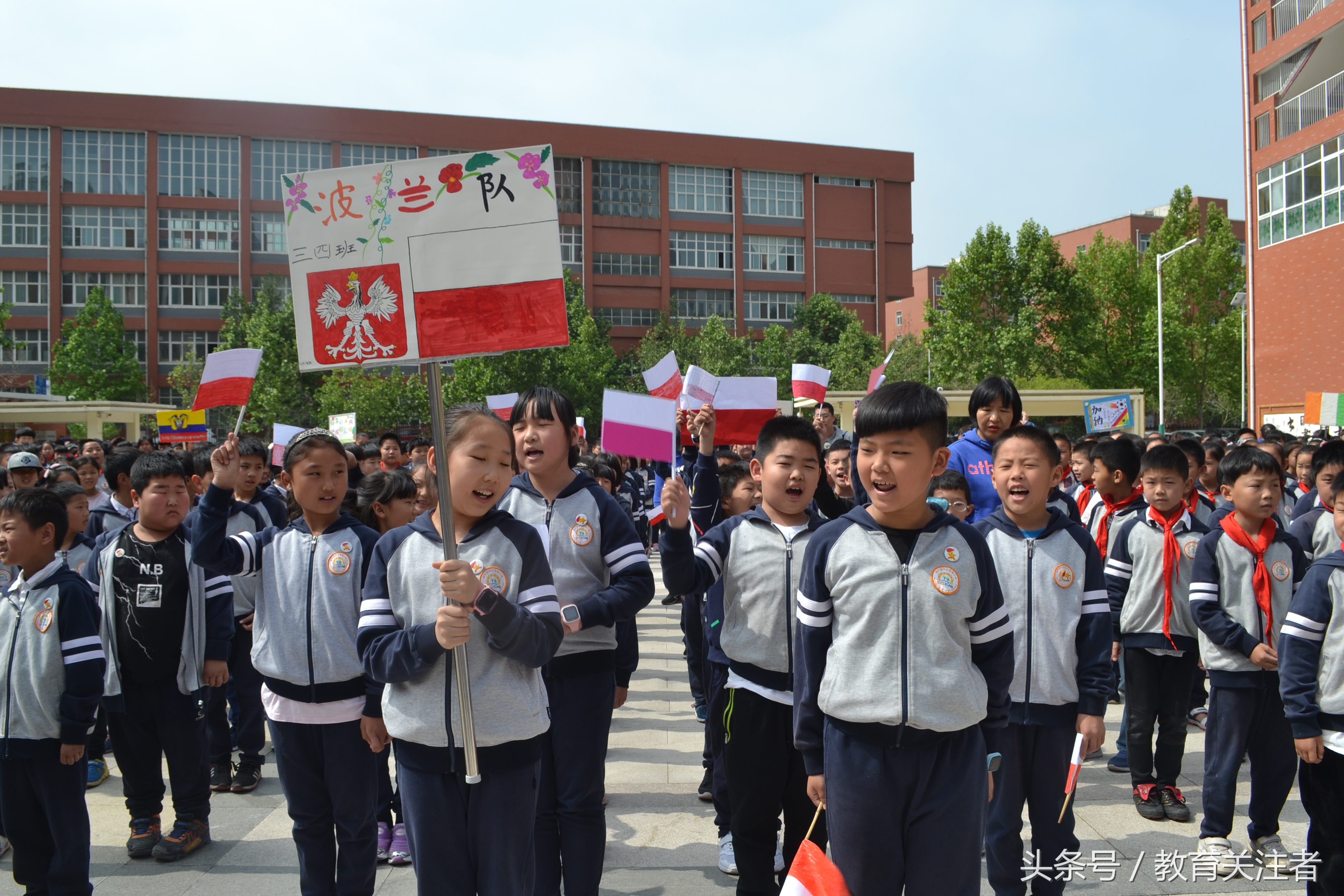 郑州经开区艺术小学足球队,郑州大学路小学足球开幕式